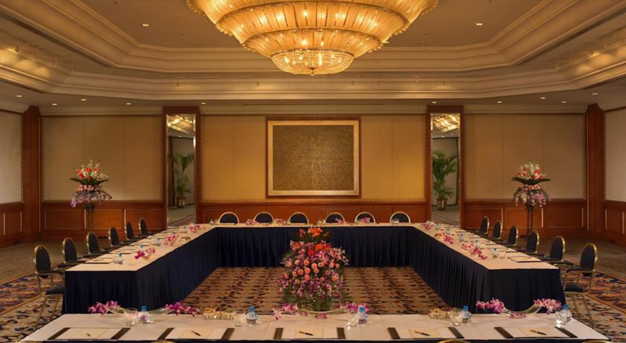 The Leela Mumbai Hotel Exterior photo A meeting room at the Taj Mahal Palace, Mumbai