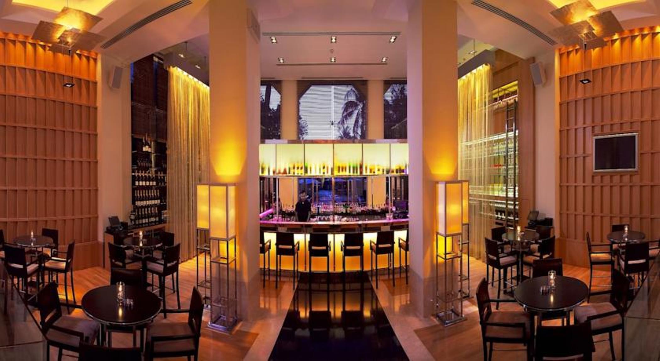 The Leela Mumbai Hotel Restaurant photo The bar at the Park