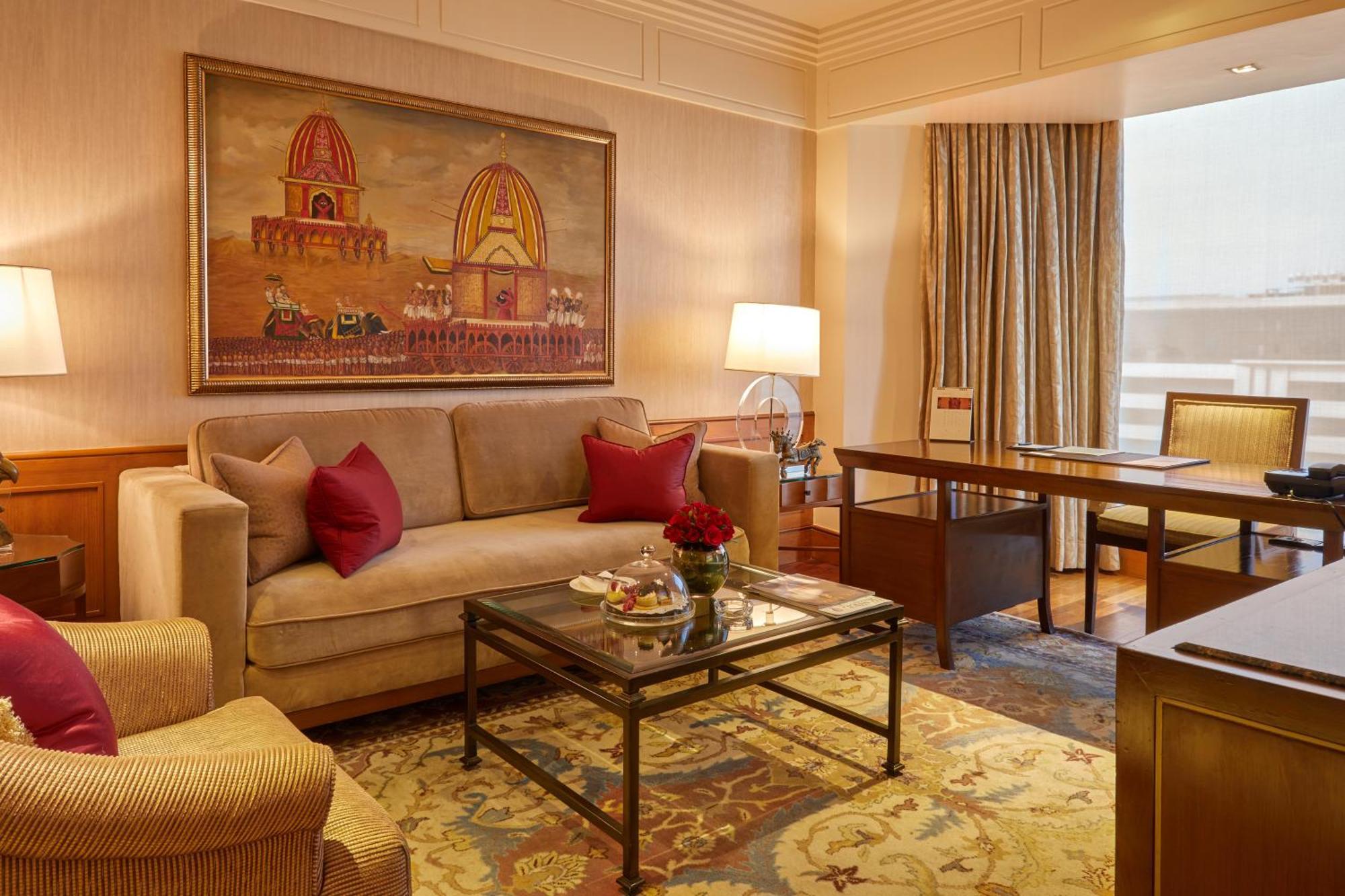 The Leela Mumbai Hotel Exterior photo A suite at the Taj Mahal Palace